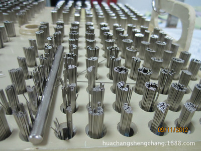 深圳市光明新區(qū)公明華昌盛五金制品廠 專業(yè)供應(yīng)各類緊固件與連接件